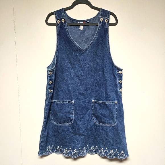 Vintage Denim Dress Embroidered Scallop Details Buttons Pockets Summer Vacation - Picture 1 of 6